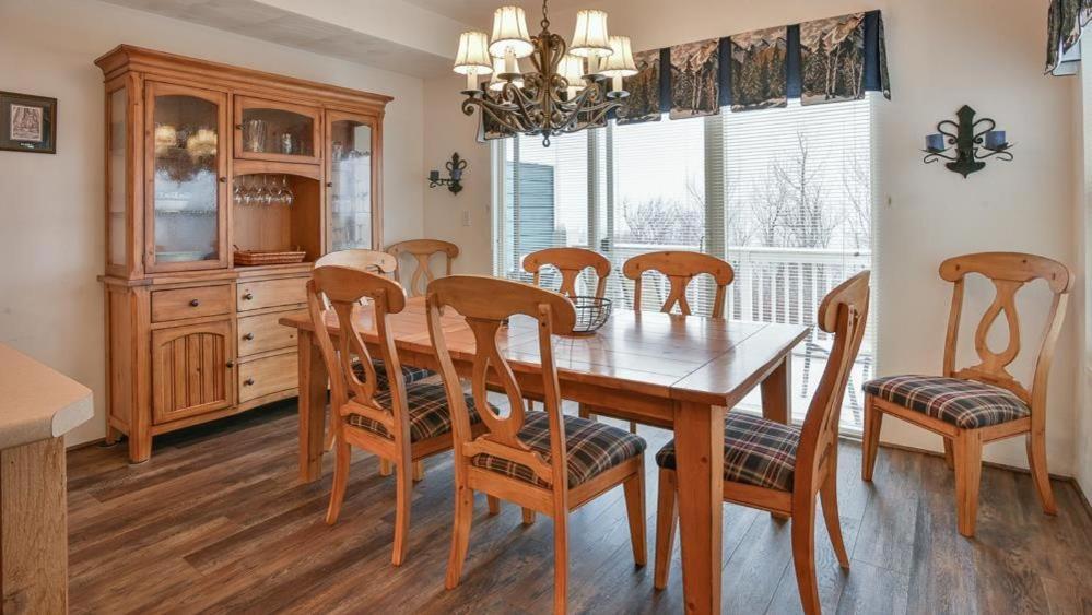 Seven Springs Woodridge 4 Bedroom Premium Condo, Deck With Mountain Views * Champion