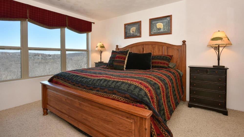 Apartment Seven Springs Woodridge 4 Bedroom Premium Condo, Deck With Mountain Views Champion